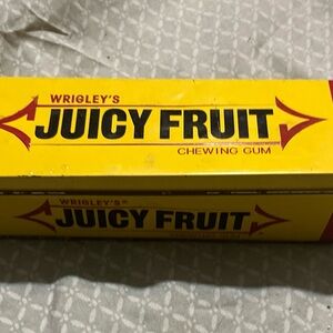 Juicy fruit tin